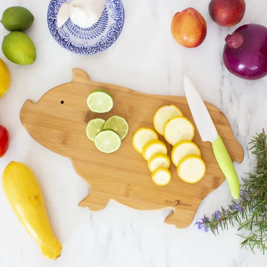 Adorable Pig-Shaped Bamboo Fruit Chopping Board for Kitchen Use