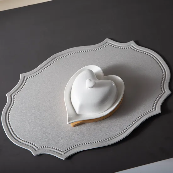 Heart-Shaped Stoneware/Porcelain Covered Butter Dish Butter Container with Bamboo Tray