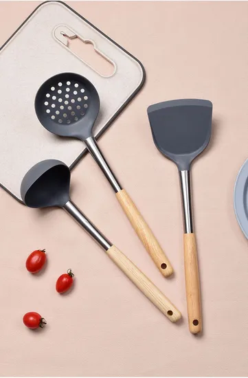 Food Grade Heat Resistant Silicone Kitchen Utensils Frying Cooking Shovel with Wooden Handle