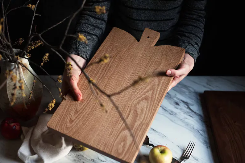 Large Paddle Shape Oak Wood Cutting Board Chopping Board with Hanging Hole