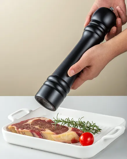 Manual Pepper Grinder Pepper Mill with PU Baked Paint and Ceramic Grinding Core