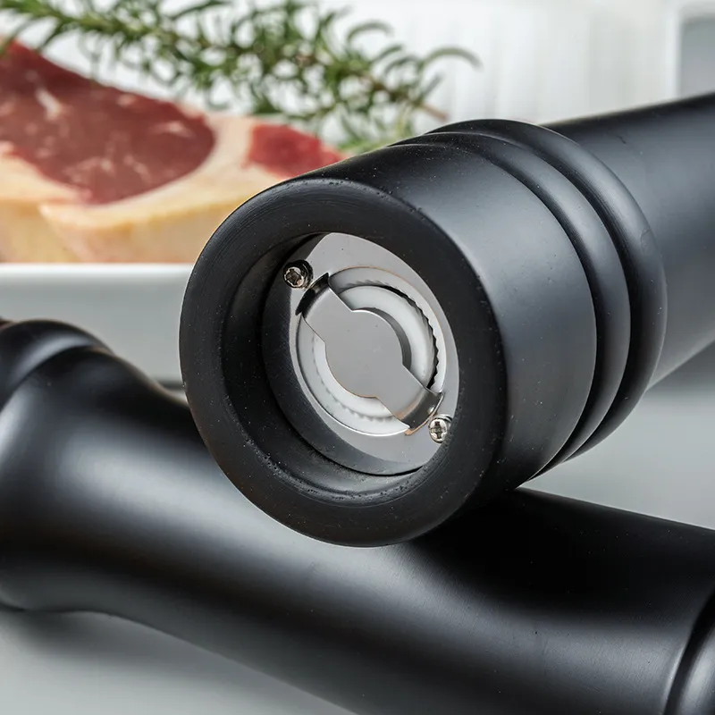 Manual Pepper Grinder Pepper Mill with PU Baked Paint and Ceramic Grinding Core