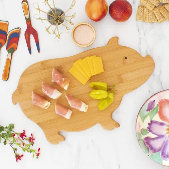 Adorable Pig-Shaped Bamboo Fruit Chopping Board for Kitchen Use