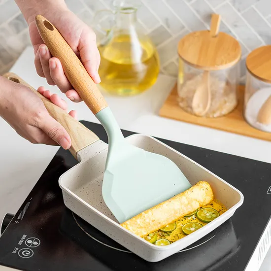 Beech Handle Non-Stick Wide Silicone Jade Burning and Frying Shovel for Kitchen