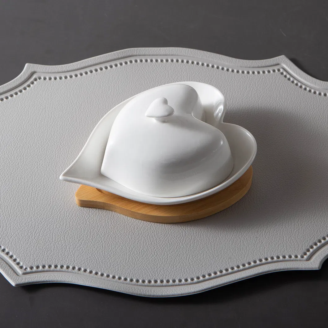 Heart-Shaped Stoneware/Porcelain Covered Butter Dish Butter Container with Bamboo Tray